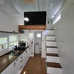 Tinyhouse Under Watertower Дом отдыха Вроцлав