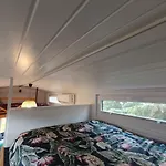 Tinyhouse Under Watertower