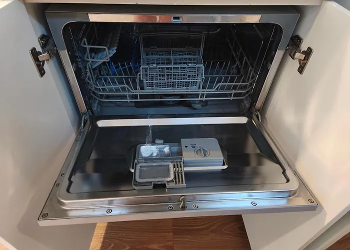 Tinyhouse Under Watertower